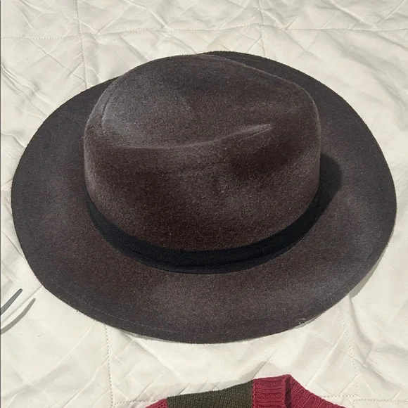 Freddy Kruger Costume Red and Green Striped Sweater with Brown Hat and Glove - Picture 3 of 7